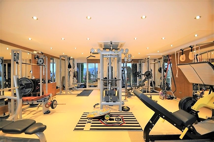 Трёхэтажная вилла c собственным бассейном