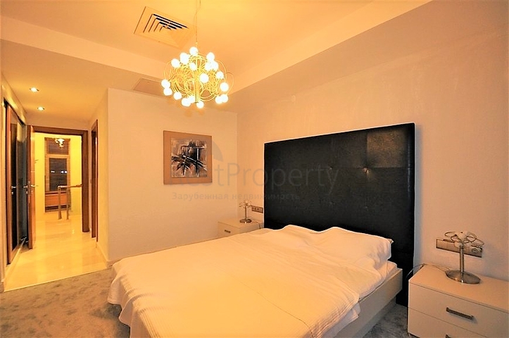 Трёхэтажная вилла c собственным бассейном