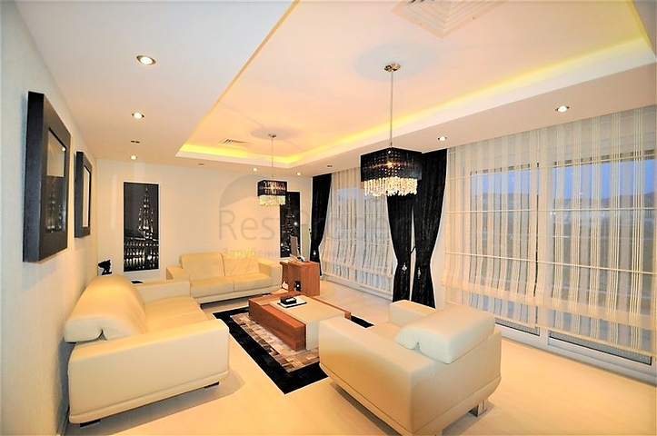 Трёхэтажная вилла c собственным бассейном