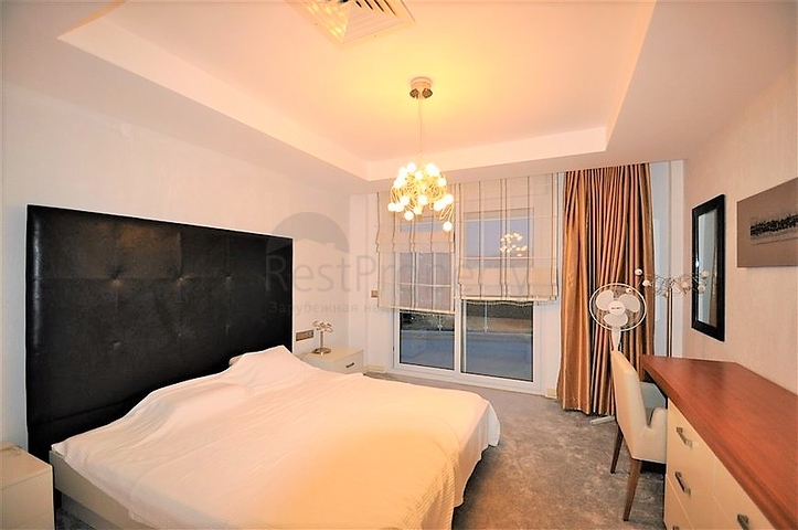 Трёхэтажная вилла c собственным бассейном