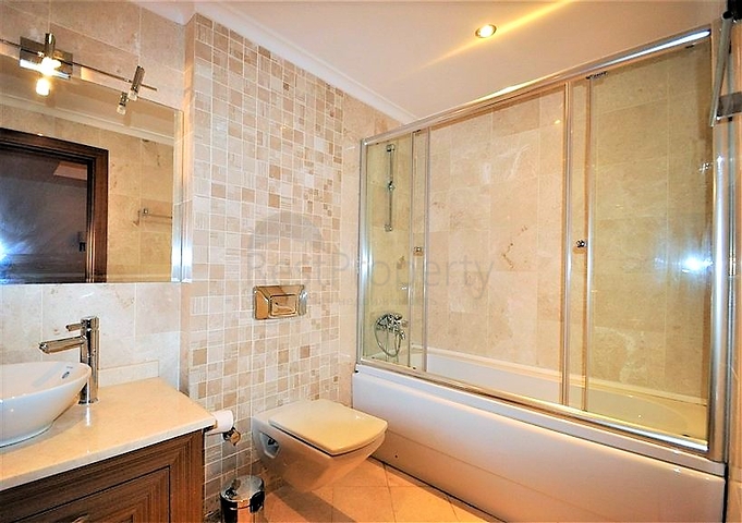 Трёхэтажная вилла c собственным бассейном