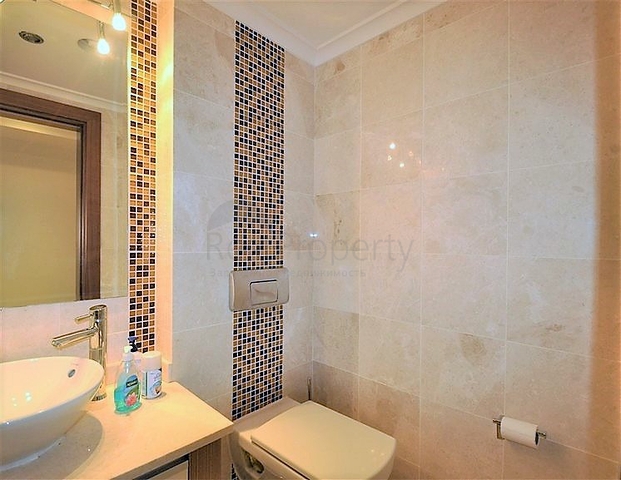 Трёхэтажная вилла c собственным бассейном