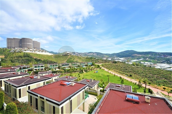 Трёхэтажная вилла c собственным бассейном