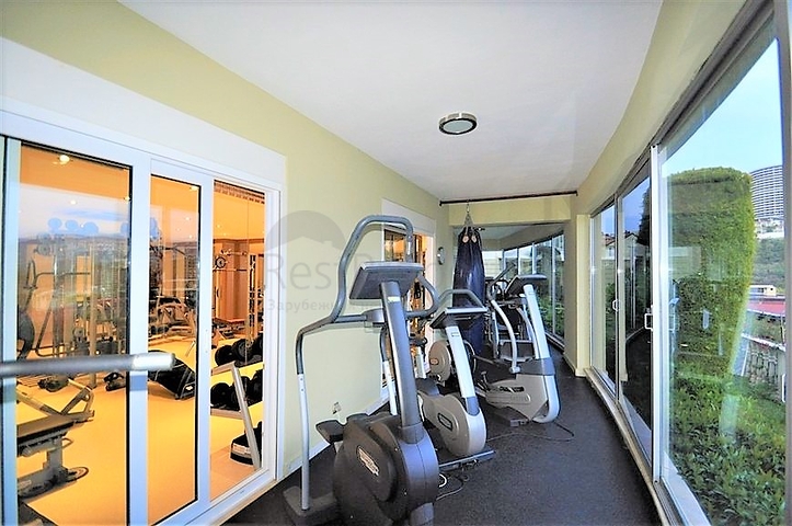 Трёхэтажная вилла c собственным бассейном