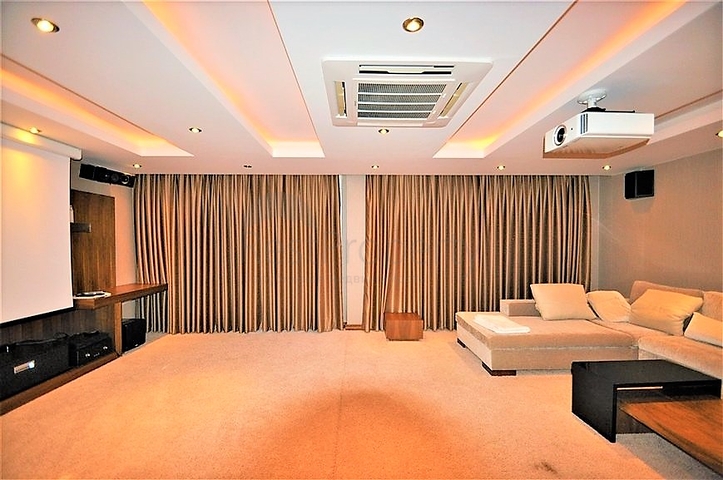 Трёхэтажная вилла c собственным бассейном