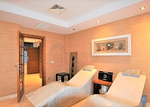 Трёхэтажная вилла c собственным бассейном