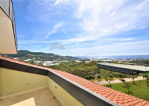 Трёхэтажная вилла c собственным бассейном