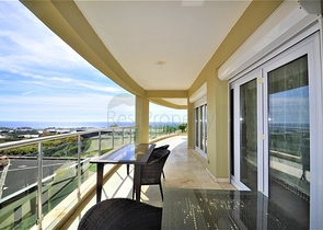 Трёхэтажная вилла c собственным бассейном