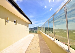 Трёхэтажная вилла c собственным бассейном