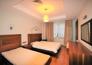 Трёхэтажная вилла c собственным бассейном