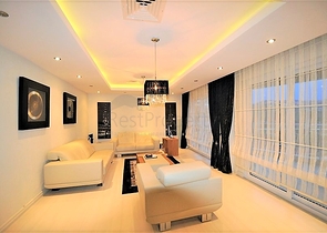 Трёхэтажная вилла c собственным бассейном