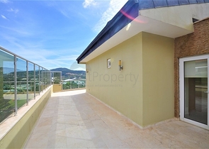 Трёхэтажная вилла c собственным бассейном