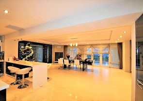 Трёхэтажная вилла c собственным бассейном