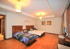 Трёхэтажная вилла c собственным бассейном