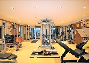 Трёхэтажная вилла c собственным бассейном