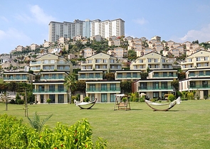 Трёхэтажная вилла c собственным бассейном