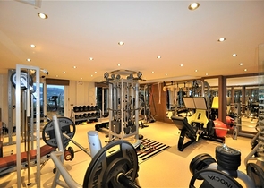 Трёхэтажная вилла c собственным бассейном