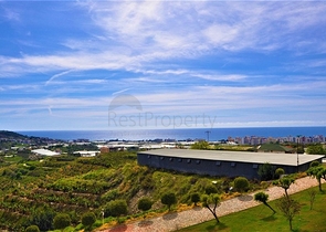 Трёхэтажная вилла c собственным бассейном