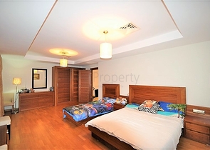 Трёхэтажная вилла c собственным бассейном