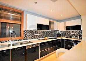 Трёхэтажная вилла c собственным бассейном