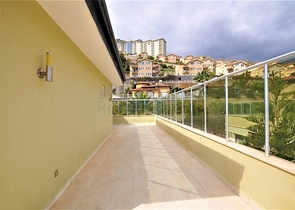 Трёхэтажная вилла c собственным бассейном