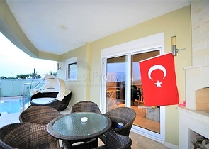 Трёхэтажная вилла c собственным бассейном