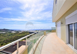 Трёхэтажная вилла c собственным бассейном