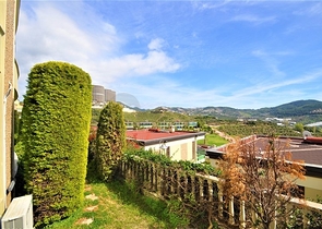 Трёхэтажная вилла c собственным бассейном