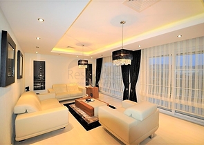 Трёхэтажная вилла c собственным бассейном