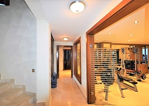 Трёхэтажная вилла c собственным бассейном