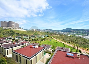 Трёхэтажная вилла c собственным бассейном