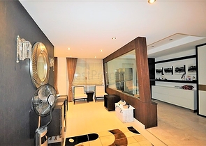 Трёхэтажная вилла c собственным бассейном