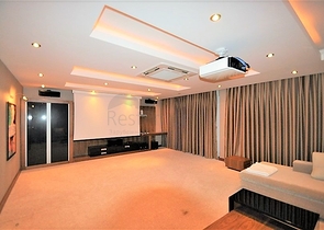 Трёхэтажная вилла c собственным бассейном