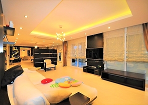 Трёхэтажная вилла c собственным бассейном