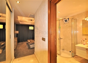 Трёхэтажная вилла c собственным бассейном