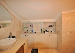 Трёхэтажная вилла c собственным бассейном