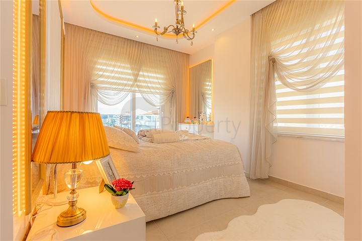 Квартиры в новом готовом комплексе в Махмутларе