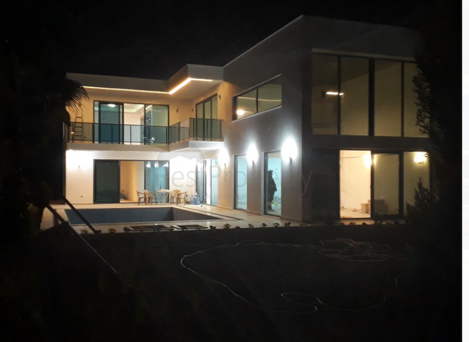 Отдельностоящая вилла 4+1 в стиле лофт в самом центре Белека