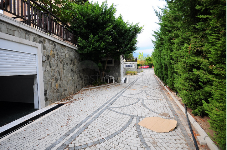 Вилла 4+1 с собственным бассейном, садом в Текирова Кемере 600 м до моря