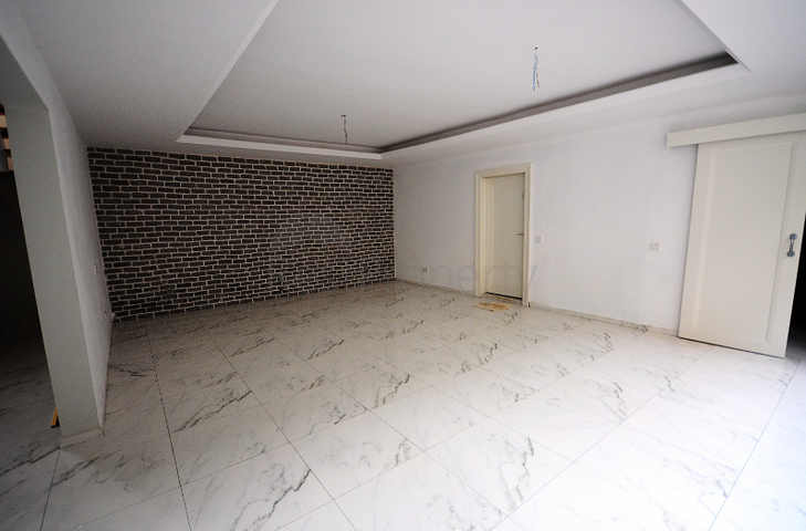 Вилла 4+1 с собственным бассейном, садом в Текирова Кемере 600 м до моря