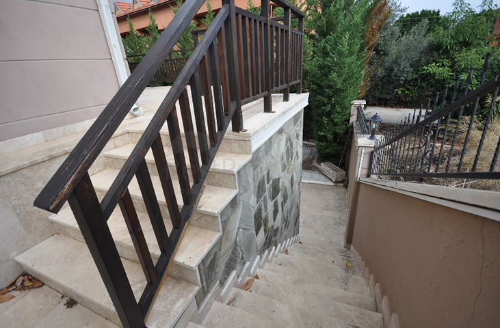 Вилла 4+1 с собственным бассейном, садом в Текирова Кемере 600 м до моря