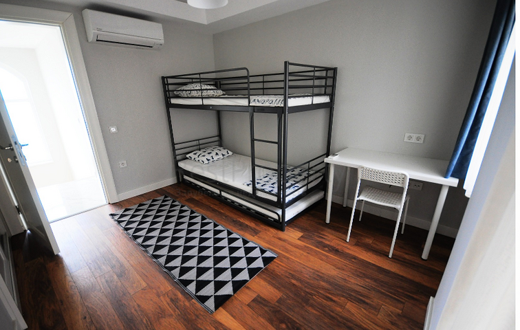 Вилла 4+1 с собственным бассейном, садом в Текирова Кемере 600 м до моря