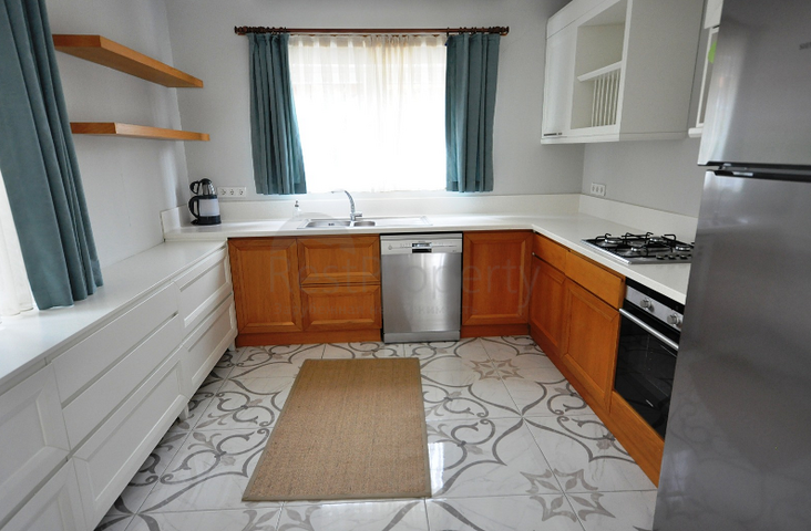 Вилла 4+1 с собственным бассейном, садом в Текирова Кемере 600 м до моря