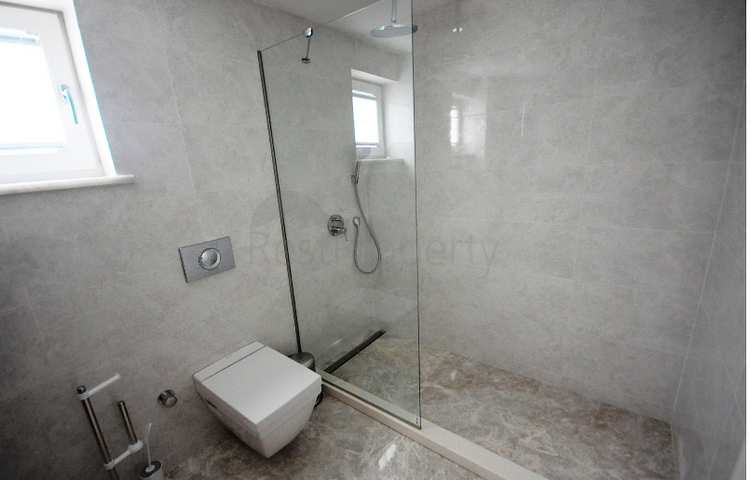 Вилла 4+1 с собственным бассейном, садом в Текирова Кемере 600 м до моря