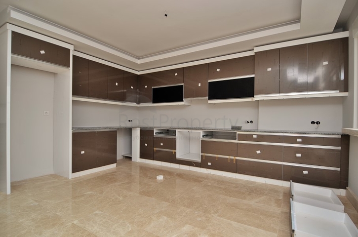 Большая вилла в новом комплексе Каргыджака