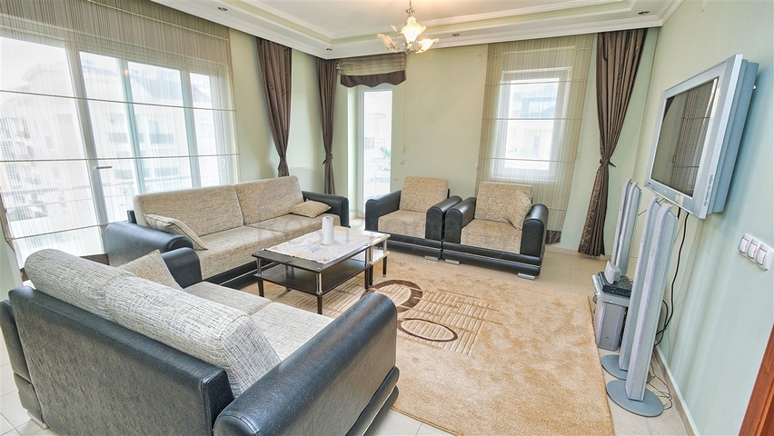 Просторный пентхаус 5+1 с мебелью в пешей доступности к морю