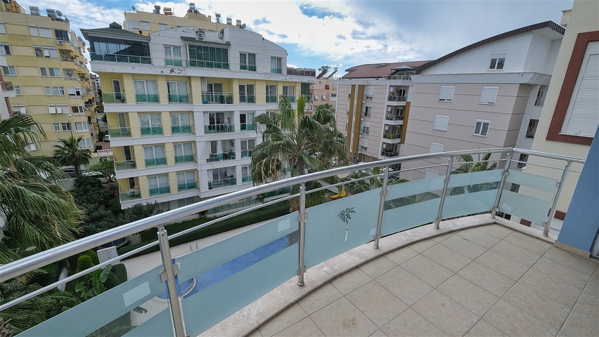 Просторный пентхаус 5+1 с мебелью в пешей доступности к морю