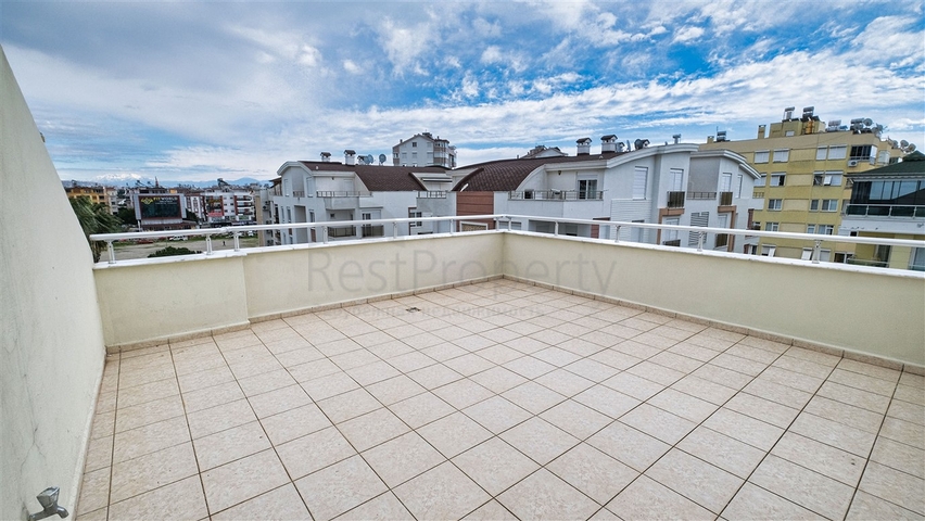 Просторный пентхаус 5+1 с мебелью в пешей доступности к морю