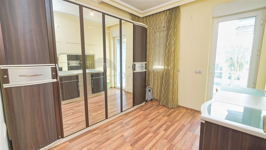 Просторный пентхаус 5+1 с мебелью в пешей доступности к морю