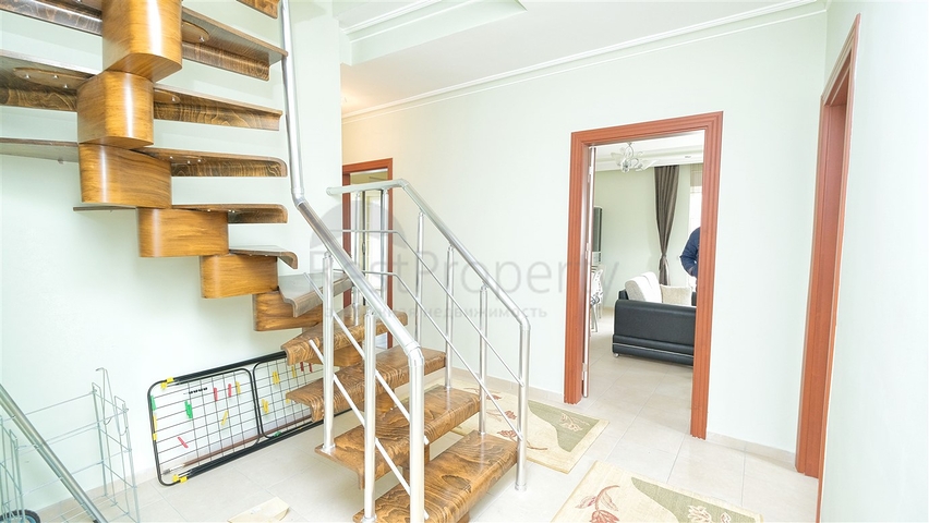 Просторный пентхаус 5+1 с мебелью в пешей доступности к морю